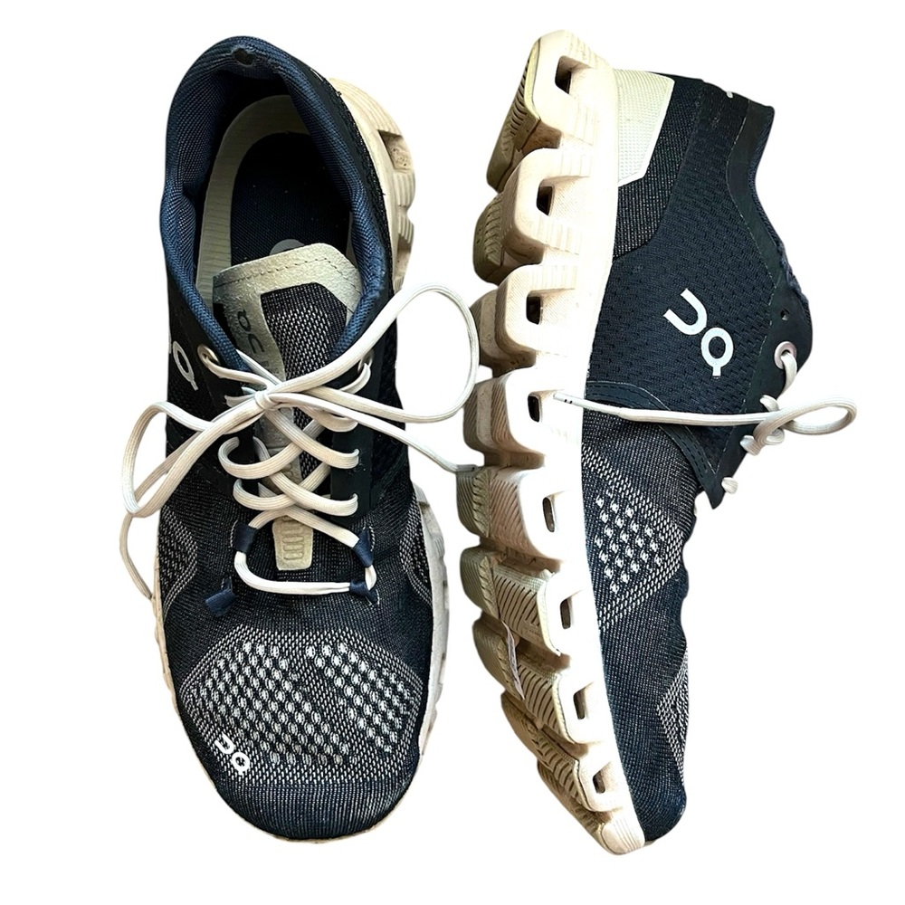 On Womens Helion Cloudflyer Black Running Shoes Sneakers Size 7.5 Athleisure